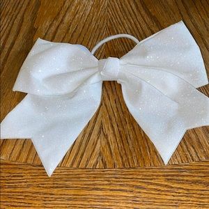 Cheer bow
